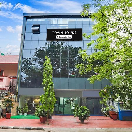 Super Townhouse Vikaspuri Hotel เดลี ภายนอก รูปภาพ