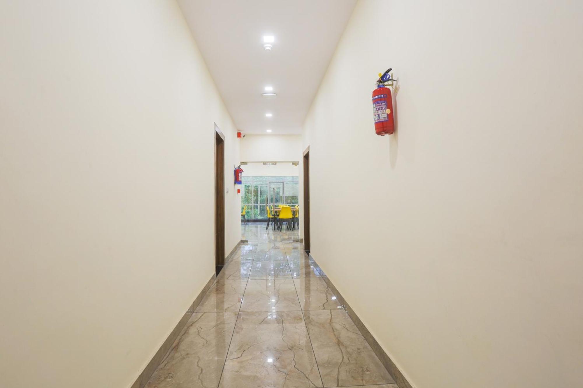Super Townhouse Vikaspuri Hotel เดลี ภายนอก รูปภาพ