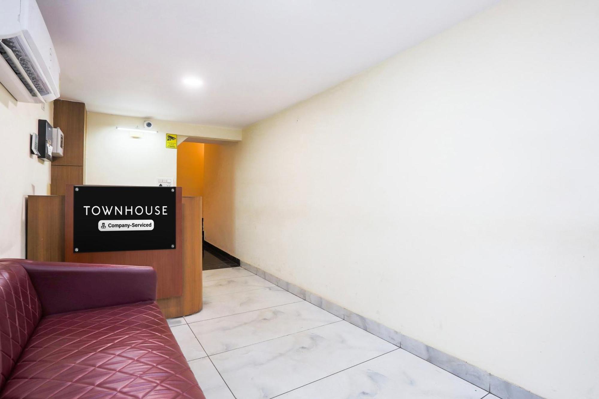 Super Townhouse Vikaspuri Hotel เดลี ภายนอก รูปภาพ