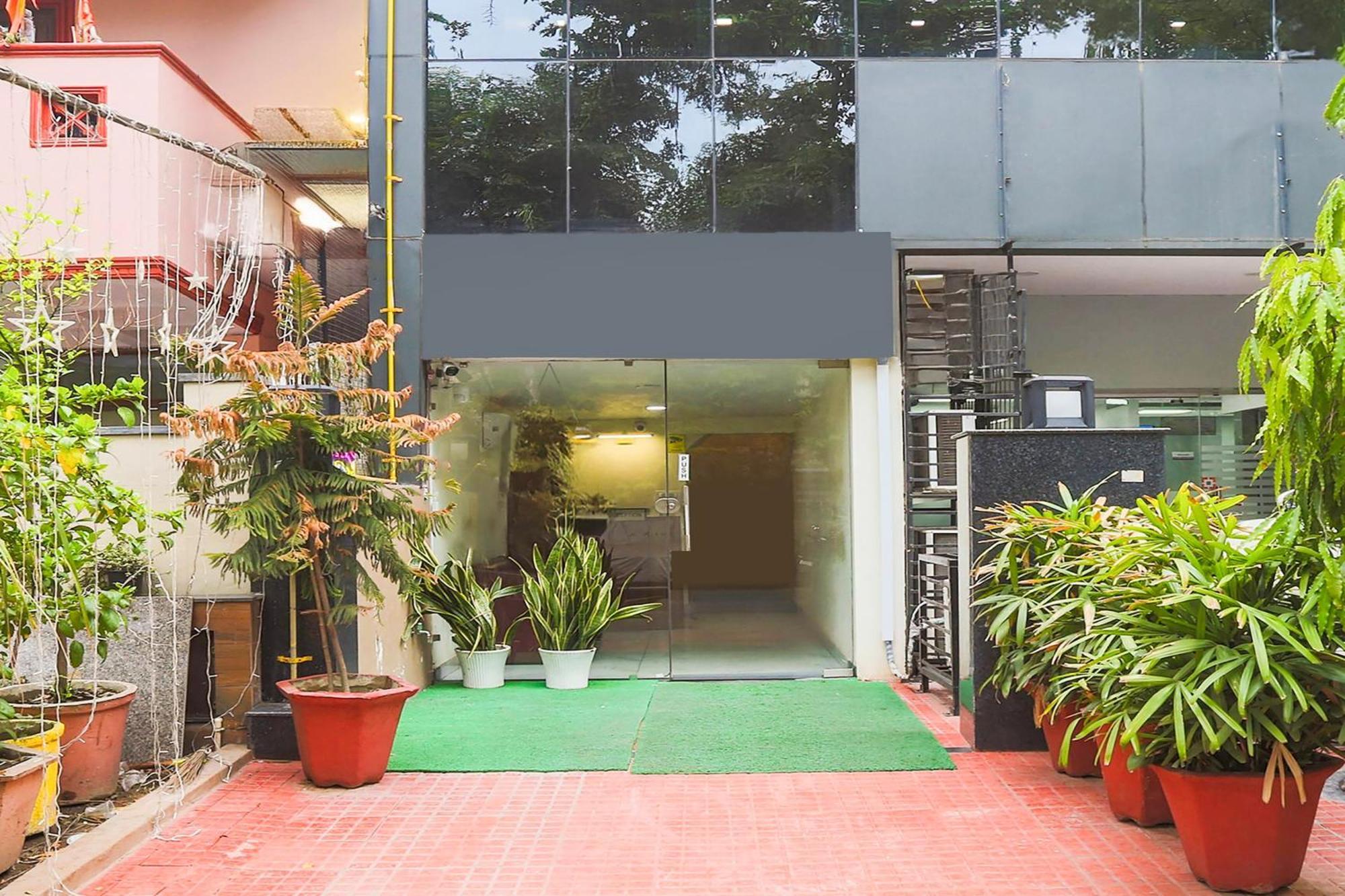 Super Townhouse Vikaspuri Hotel เดลี ภายนอก รูปภาพ