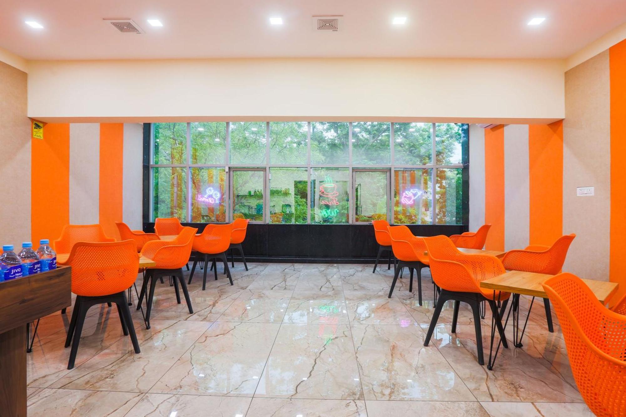Super Townhouse Vikaspuri Hotel เดลี ภายนอก รูปภาพ