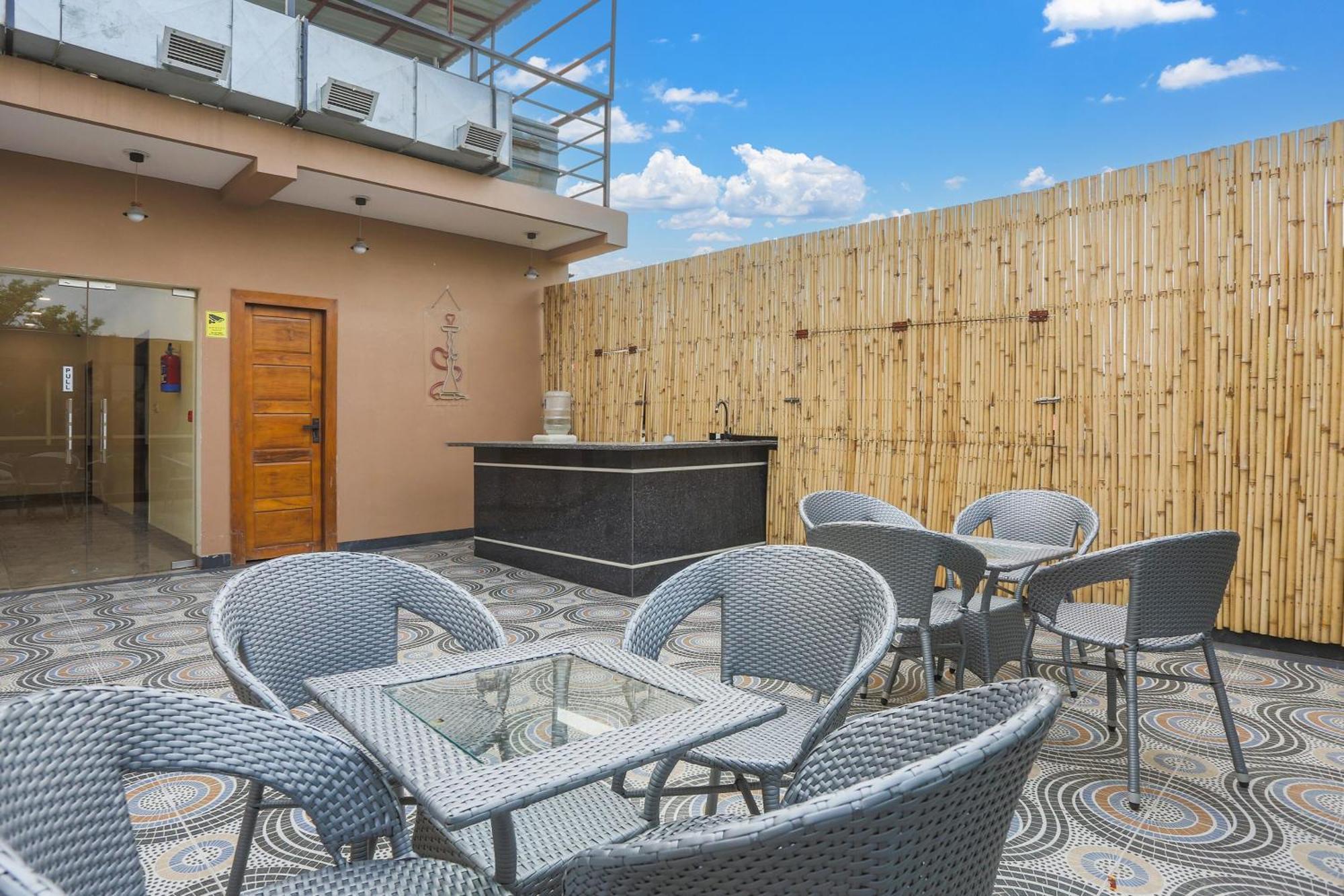 Super Townhouse Vikaspuri Hotel เดลี ภายนอก รูปภาพ