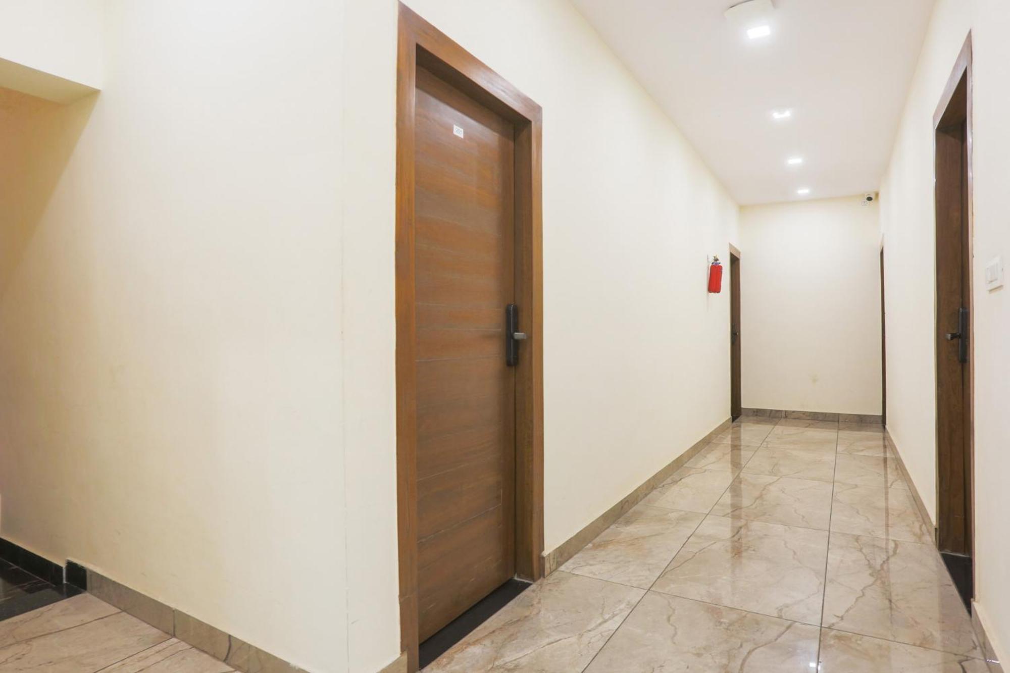 Super Townhouse Vikaspuri Hotel เดลี ภายนอก รูปภาพ