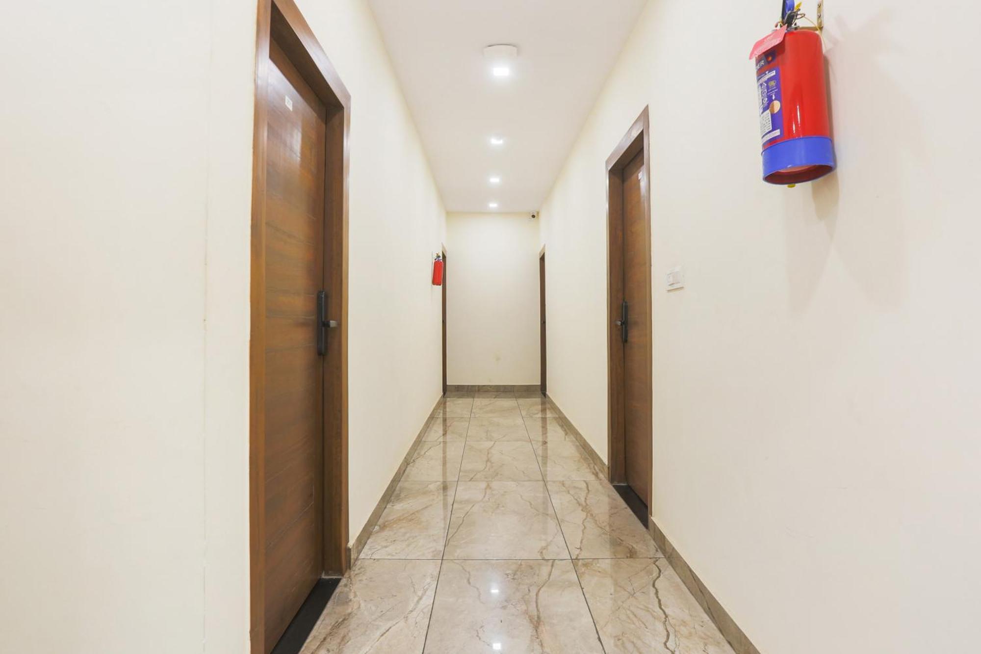 Super Townhouse Vikaspuri Hotel เดลี ภายนอก รูปภาพ
